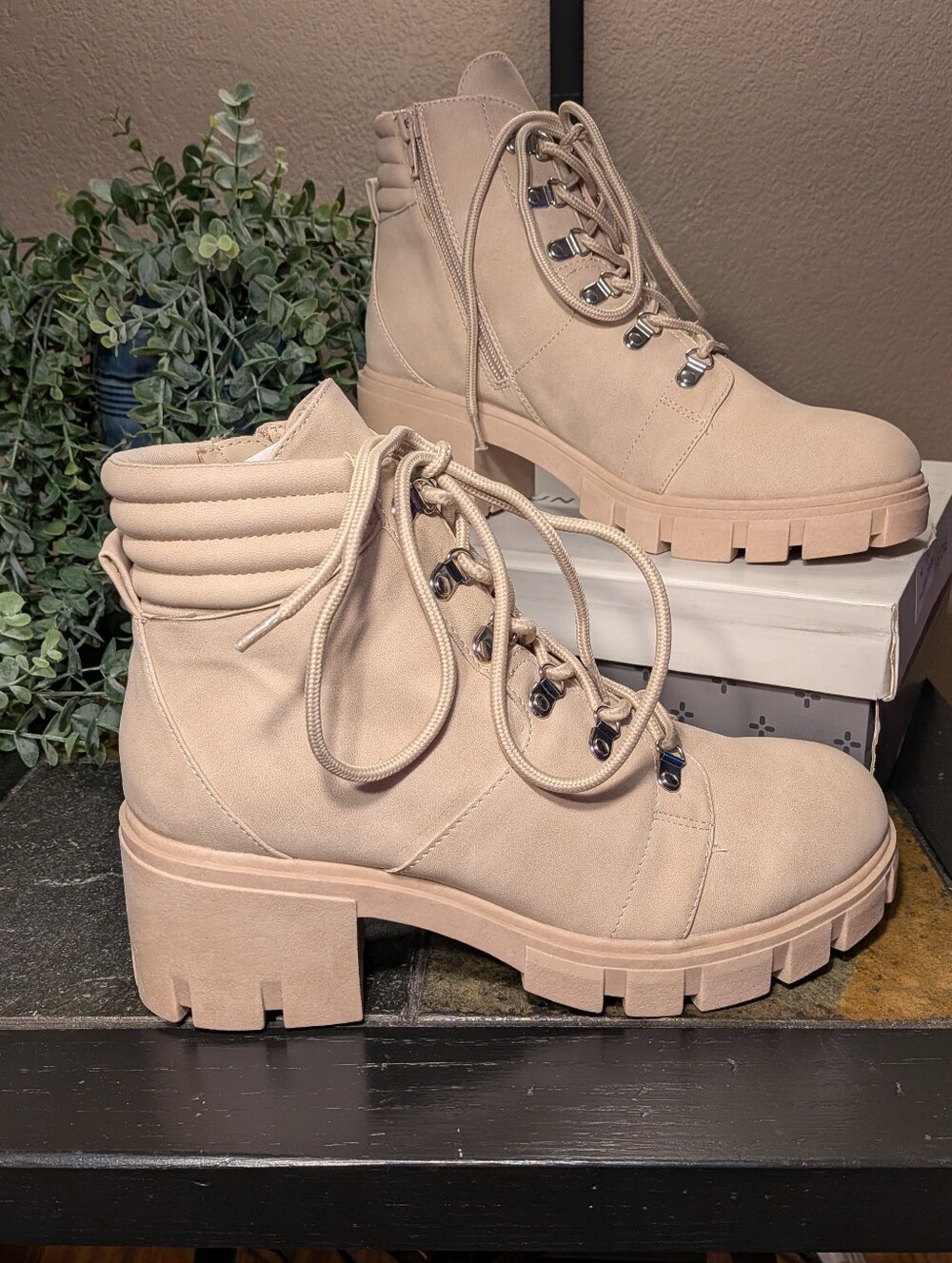 NWT! Sun + Stone Chunky Heel Lace-up Tan Booties Size 10M
